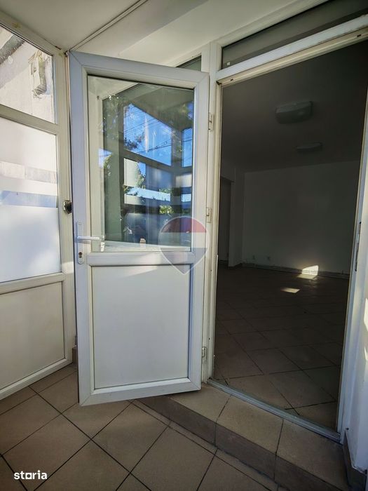 Spațiu comercial de vânzare - 51 mp, vitrină stradală Calea Severinul