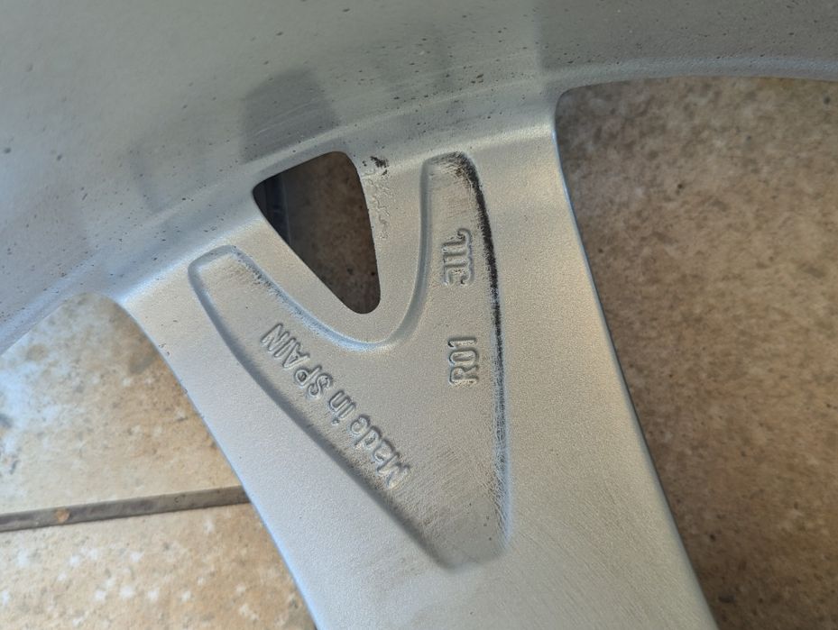 Vând jante aliaj Audi + anvelope vara în condiție foarte buna r17