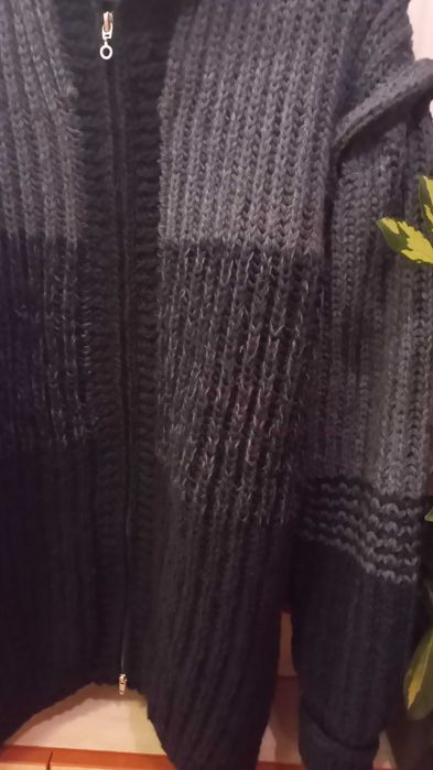 Мъжка ръчно плетена жилетка