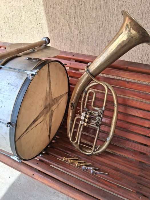 Vând instrumente muzicale
