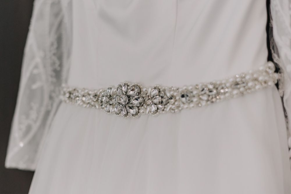 Vand rochie de mireasă.