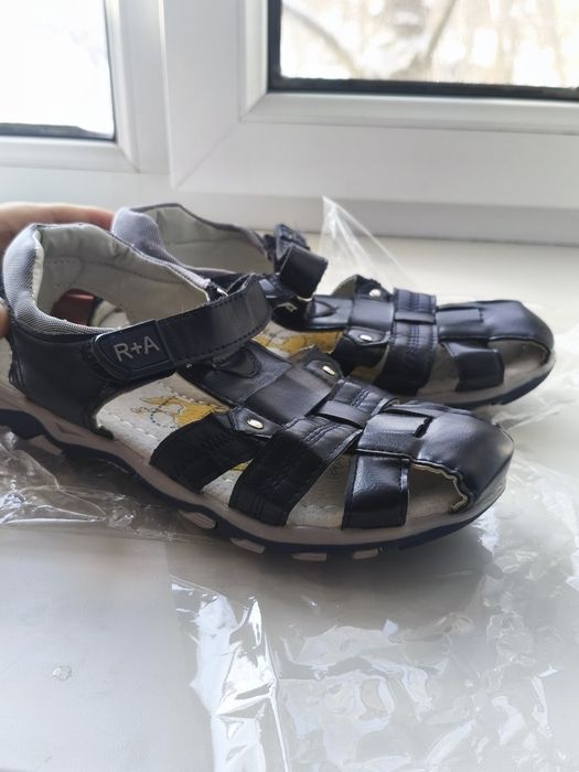 Прадаю детскую Сандалик для малчику новую