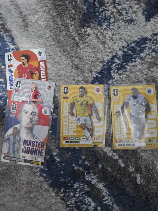 Se vand aceste 5 cartonase