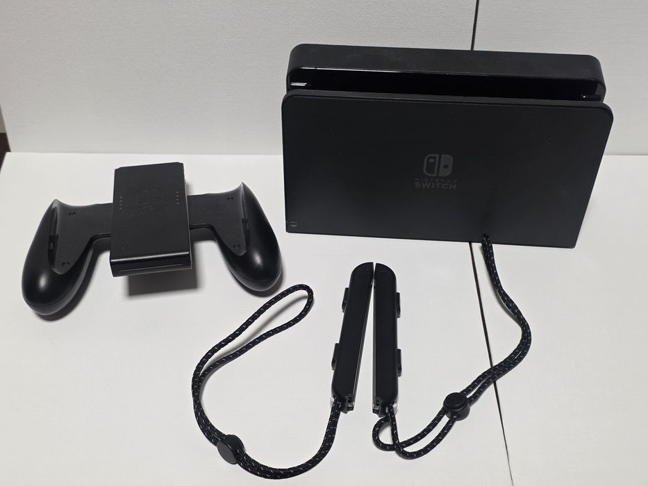 Nintendo Switch OLED с игри и аксесоари
