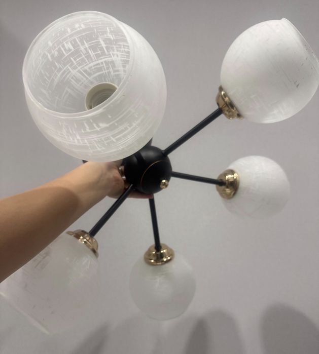 Продам новую люстру