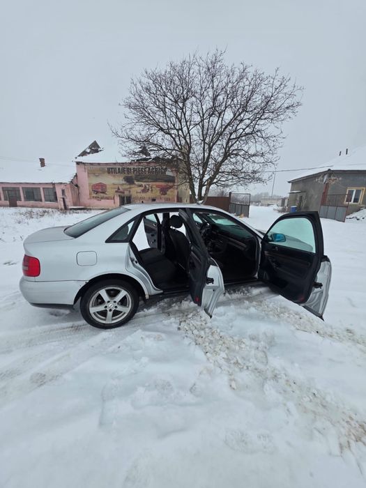 Vand audi a4 Masina funcioneaza impecabil