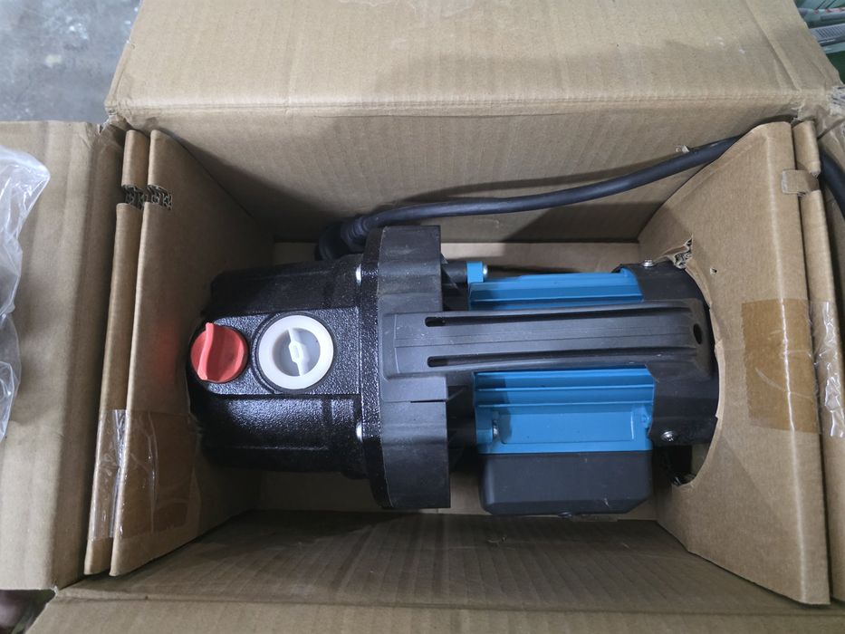 Pompa de gradina 800 W debit 3700 l/h Gardena 3700/4 Basic