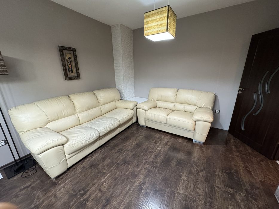 Дивани от естествена кожа.