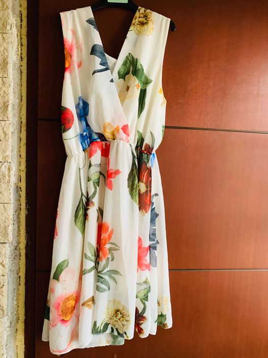 Vând rochii purtate foarte puțin