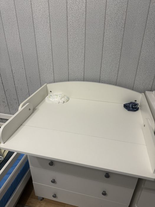 Продам пеленальный столик