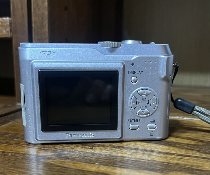 Panasonic Lumix DMC-LZ2 5MP Silver Digital Camera 24x Zoom