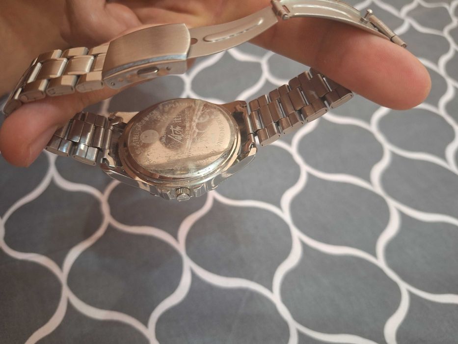 Часовник Quartz, Вносен от Белгия.