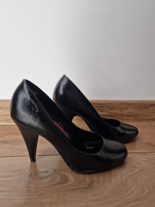 Pantofi negri din piele lucioasa