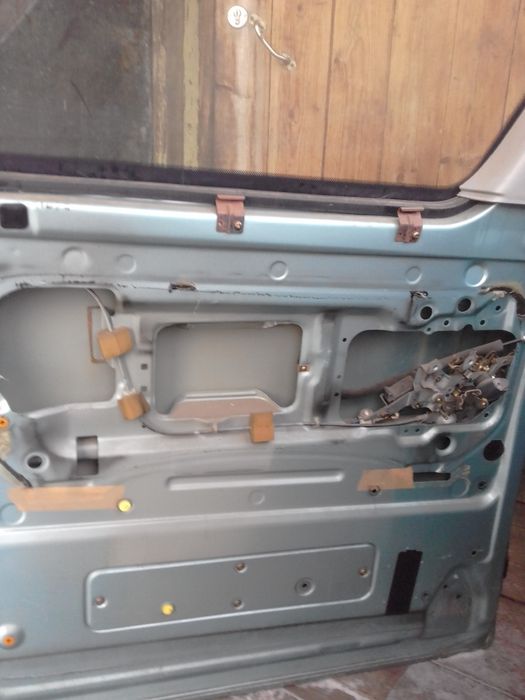 Дверь на тойота люсида