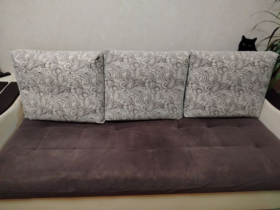 Продам Диван с подушками б/у
