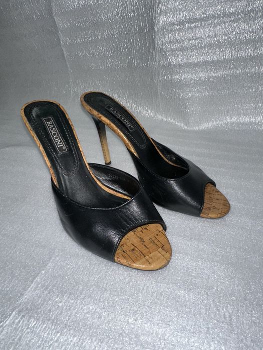 Продам босоножки