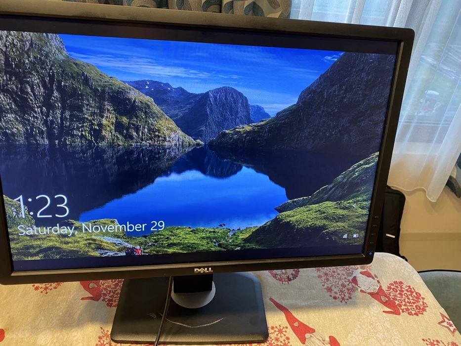Dell UltraSharp U2412M въртящ се