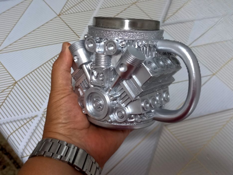 Кружка v8 отличный подарок