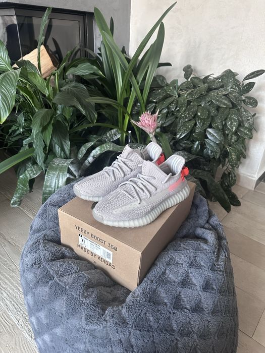 Adidas Yeezy Boost 350 V2 Tail Light