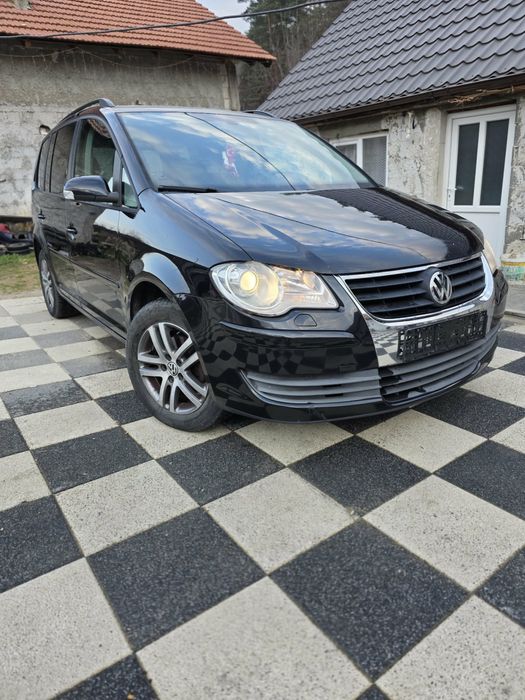 Vînd Touran 7 locuri  2.0 140cp  an 2009 2800 Adus recent din Germania  Neinmatriculat Tuv valbil