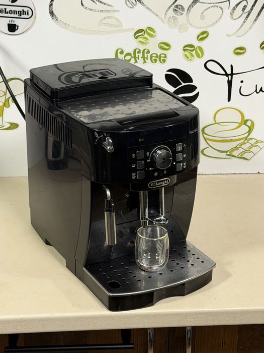Кафемашина кафе автомат delonghi magnifica S с гаранция