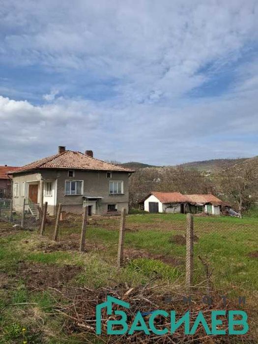 Продава КЪЩА област Перник, с. Гърло