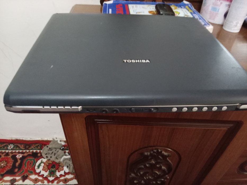 Ноутбук сотилади