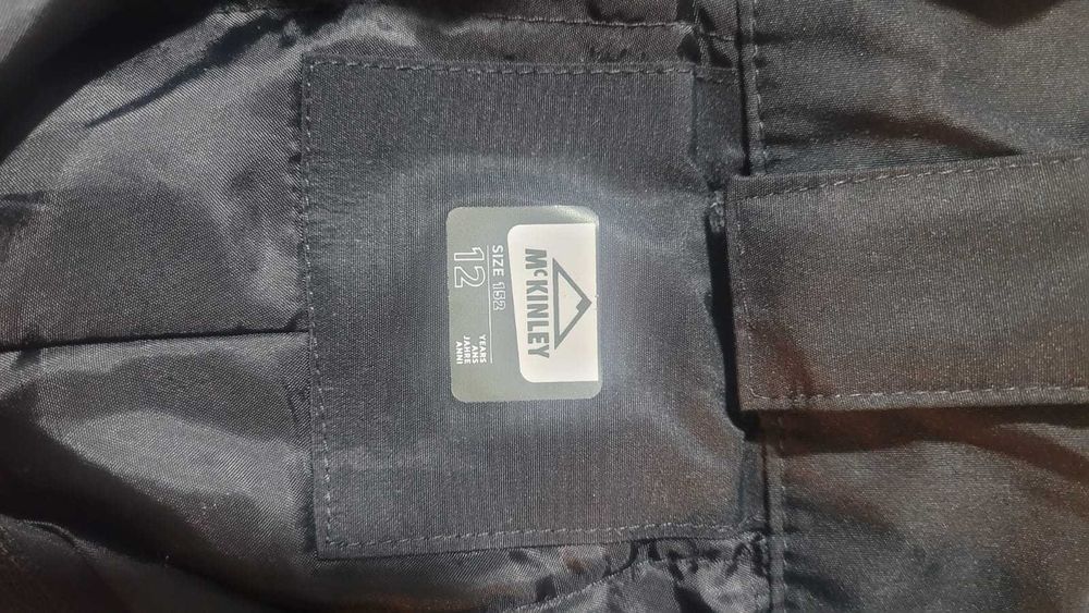 Costum de ski pentru