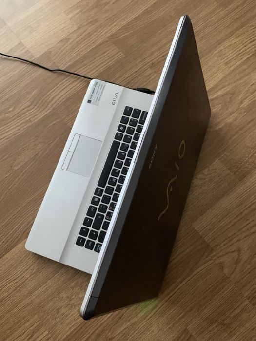 Laptop Sony Vaio display 15,6 led,500gb mem,4gb ram ddr3 cu incarcator