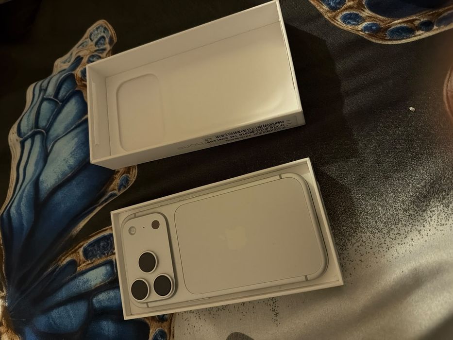 iPhone 18 pro 256GB white NOU