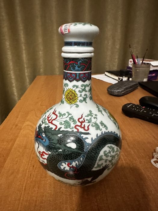 Кувшин с гермғтичной плотной крышкой