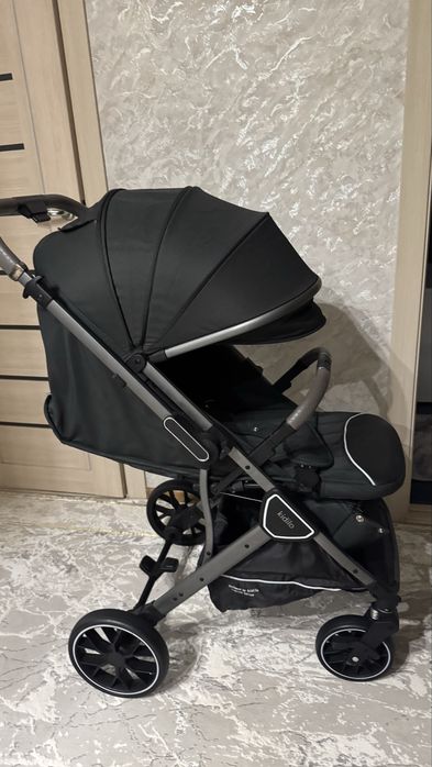 Прогулочная коляска с перекидной ручкой