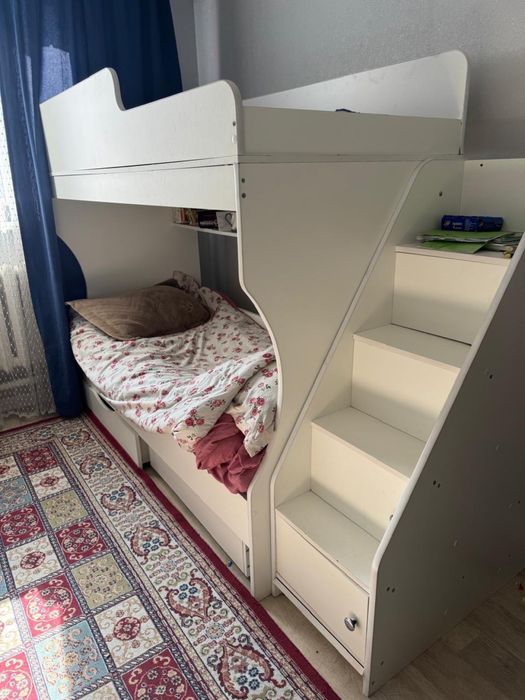 Двухъярусная кровать