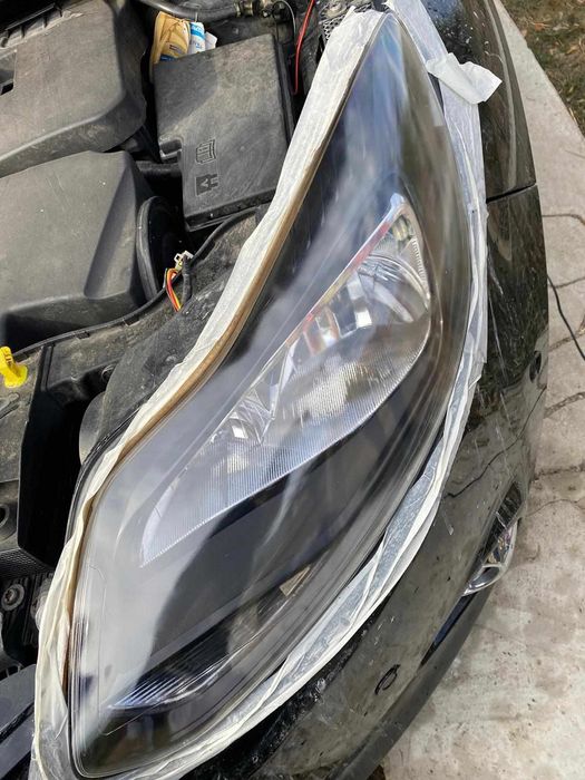 Recondiționez faruri auto cu polimer și scaune auto cu aspirator cu ab