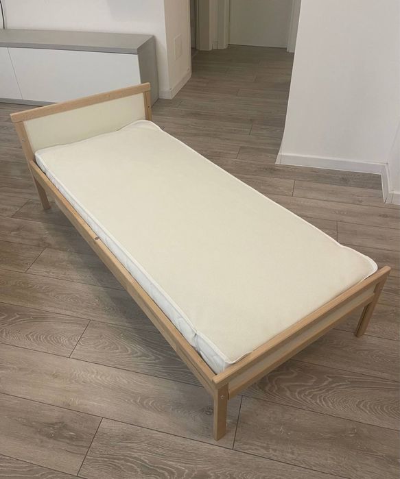 Vând pat IKEA, ca nou (bebelușul a dormit acolo o lună), plus o saltea
