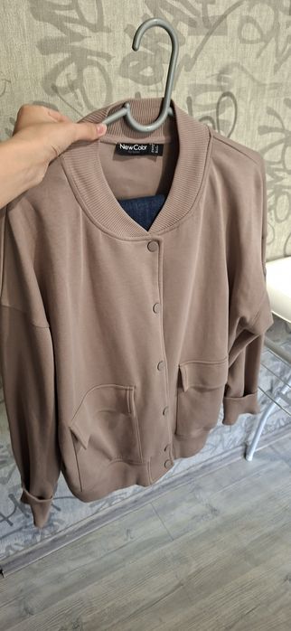 Продам бомбер в отличном состоянии