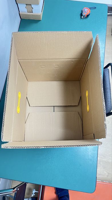 Продам коробки с ручьками прочные 45*41*31см