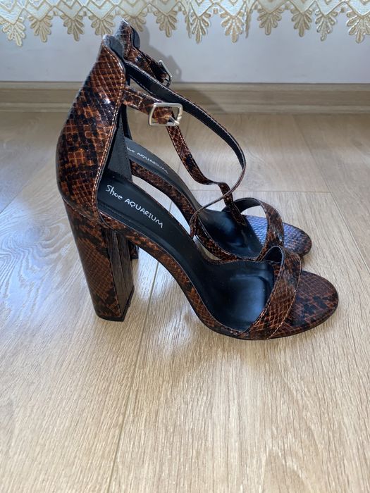 Високи сандали Shoe Aquarium