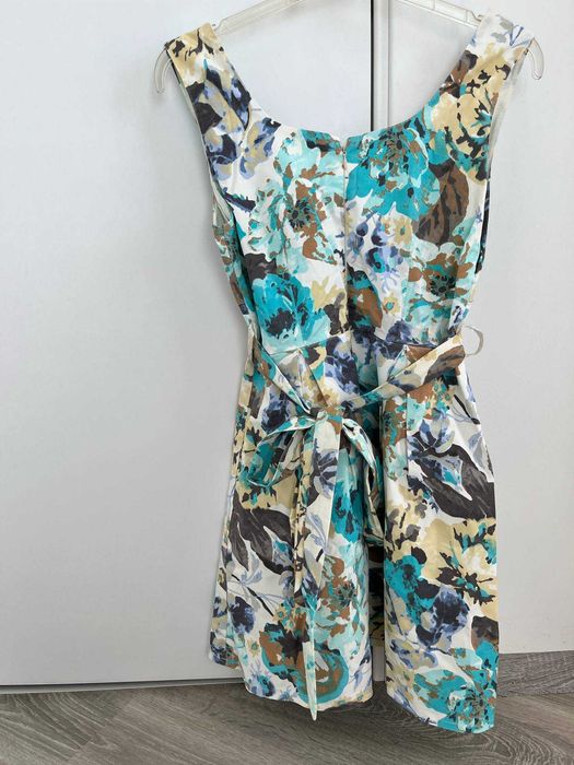 Дълга официална рокля в тъмно син цвят