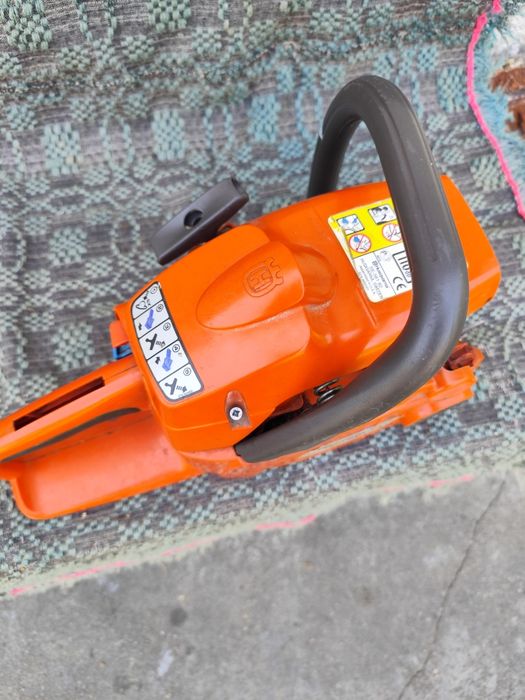 Vând urgent motofierastrau Husqvarna 240