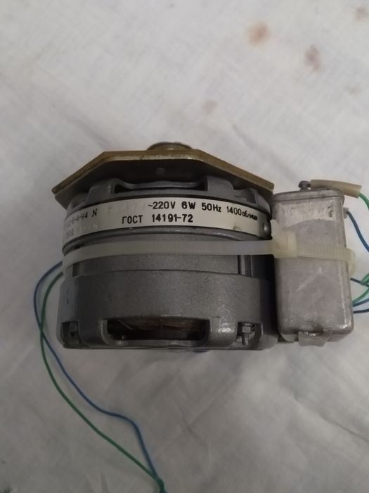 Электродвигатель,мотор.