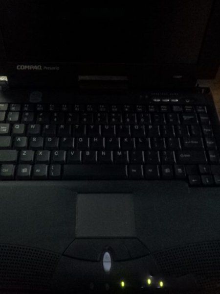 Продавам лаптоп Compaq Presario 1200T. Може и бартер