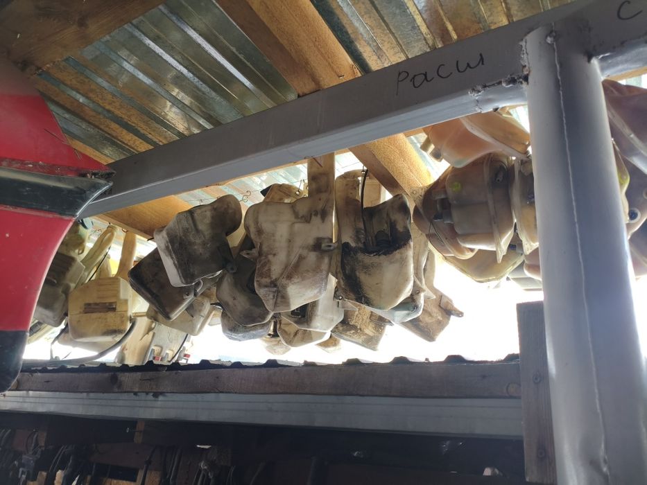 Расширительный бачок бачок омывателя