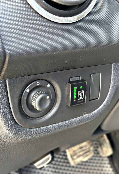 Renault Sandero/автомат/2015г