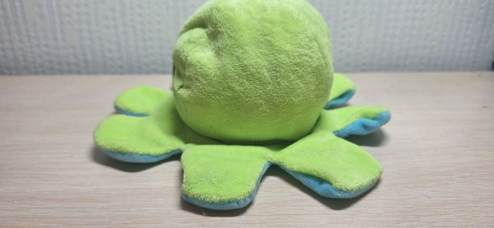 Плюшевая игрушка осьминог