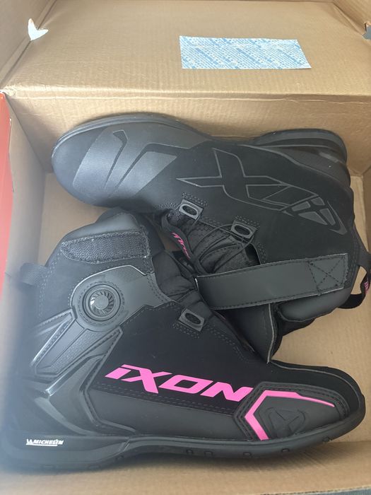 Ghete moto dama IXON Bull 2 WP negru-roz
