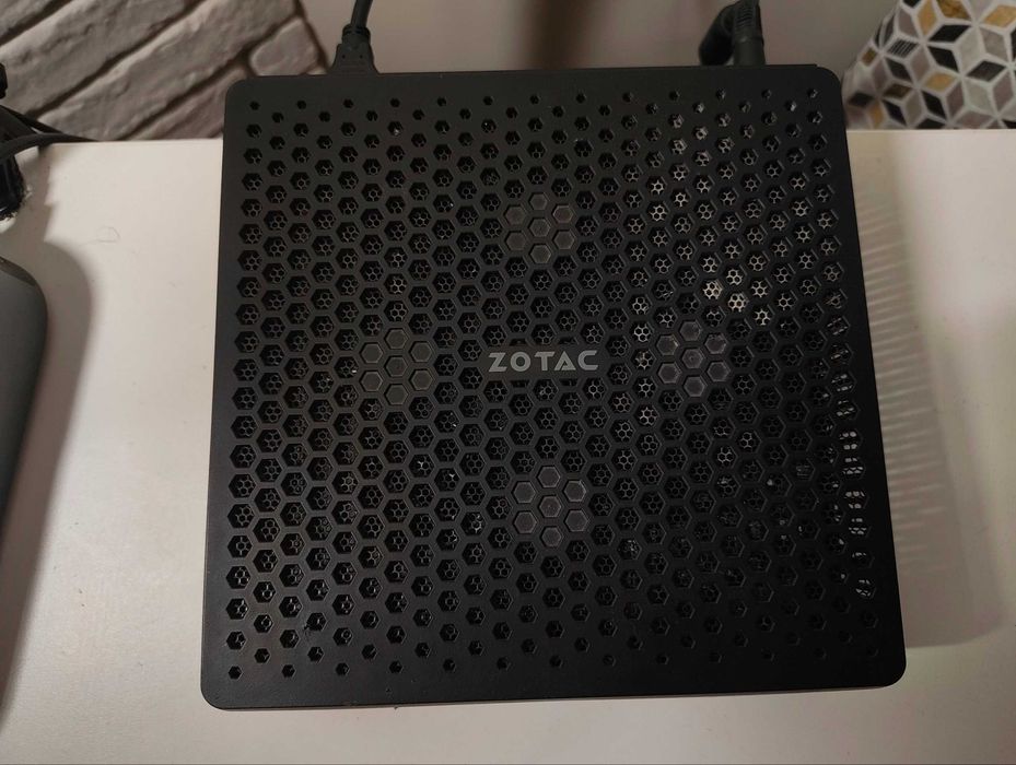 Геймерско mini pc. intel i7 9750h, RTX 2080, 32GB ram, 1 TB ssd