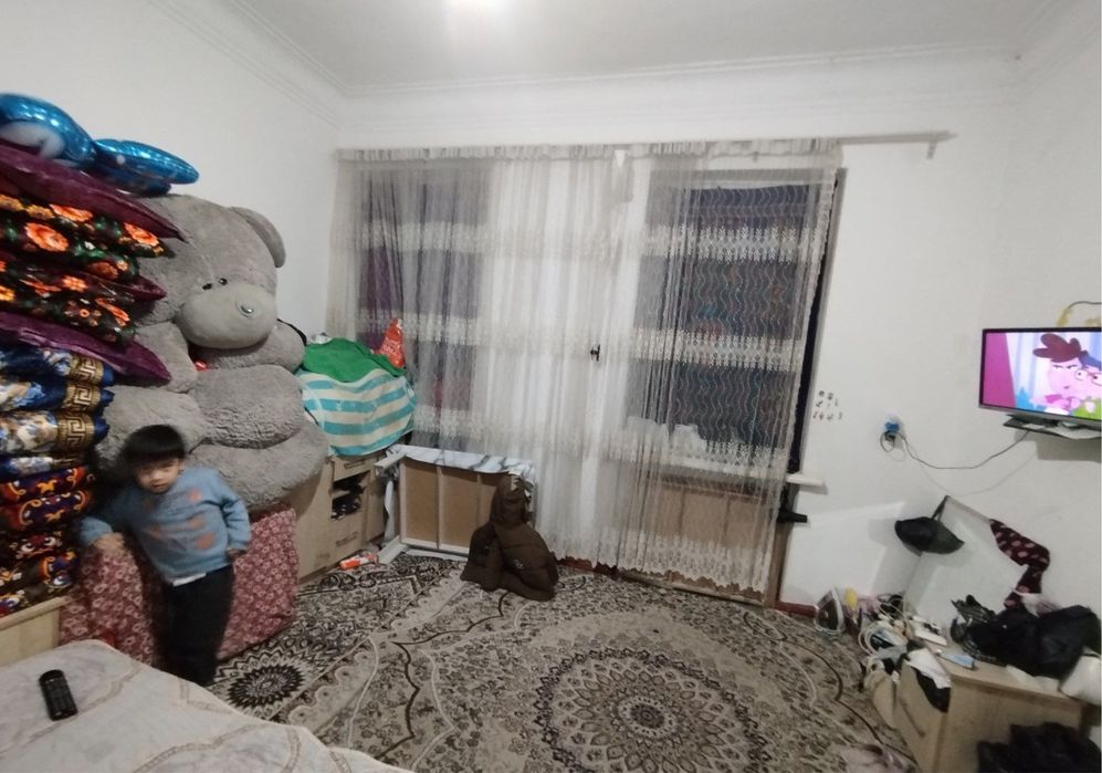 Продается 1 комнатная квартира в центре наваи вдоль дороги