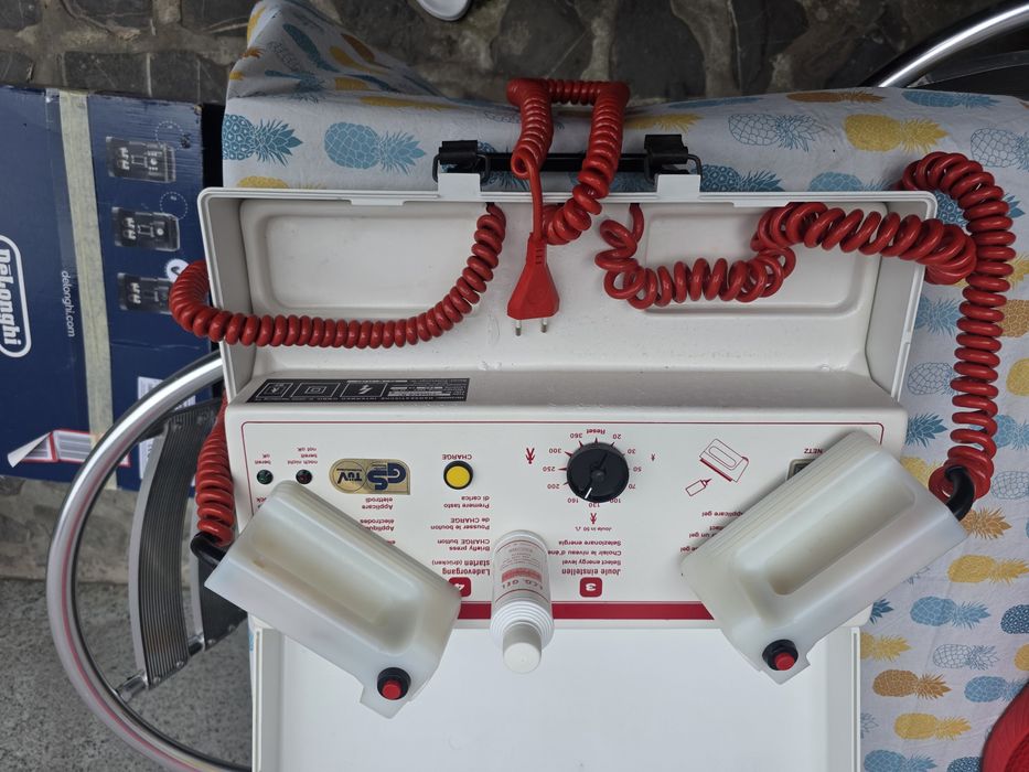 Vand defibrilator vechi de colectie