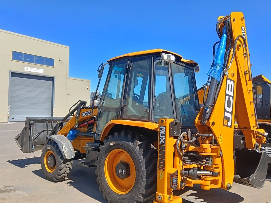 Экскаватор-погрузчик сдается в аренду JCB 3 в 1